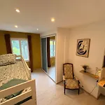 Provencal In Preserved Natural Setting بيت للعطل