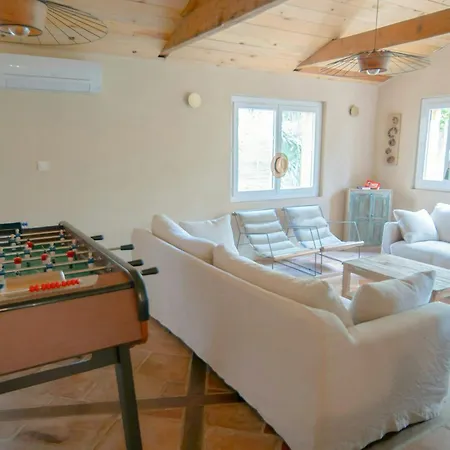 Casa vacanze Provencal In Preserved Natural Setting *