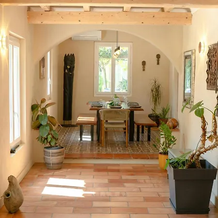 Casa vacanze Provencal In Preserved Natural Setting *